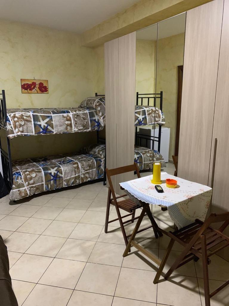 Airport Bedroom House Катанія Екстер'єр фото